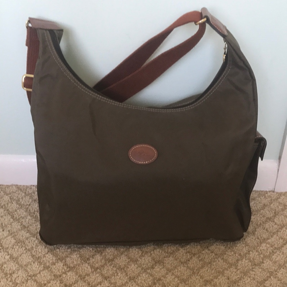 Longchamp army green large/medium shoulder bag.